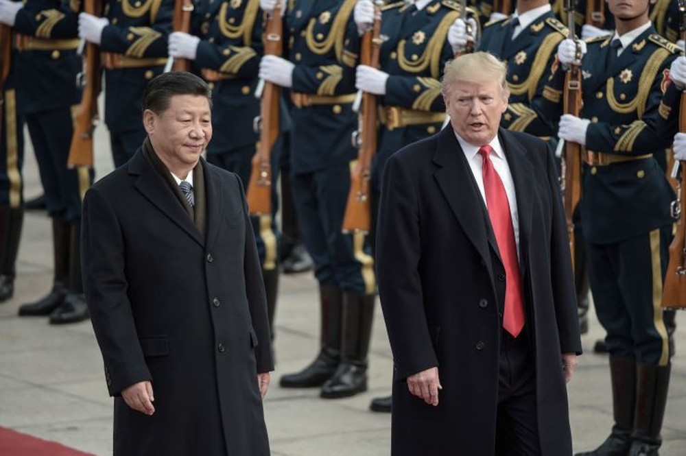 Đánh thuế tuyệt đối Trung Quốc, tấn công quân sự Iran, Venezuela: Ông Trump có dám liều? - Ảnh 1.