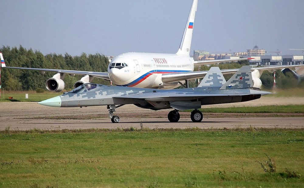 Tối hậu thư Gấu Nga gửi tới Mỹ và NATO: Nếu muốn gây chiến hãy nhớ tới 76 máy bay Su-57! - Ảnh 4.
