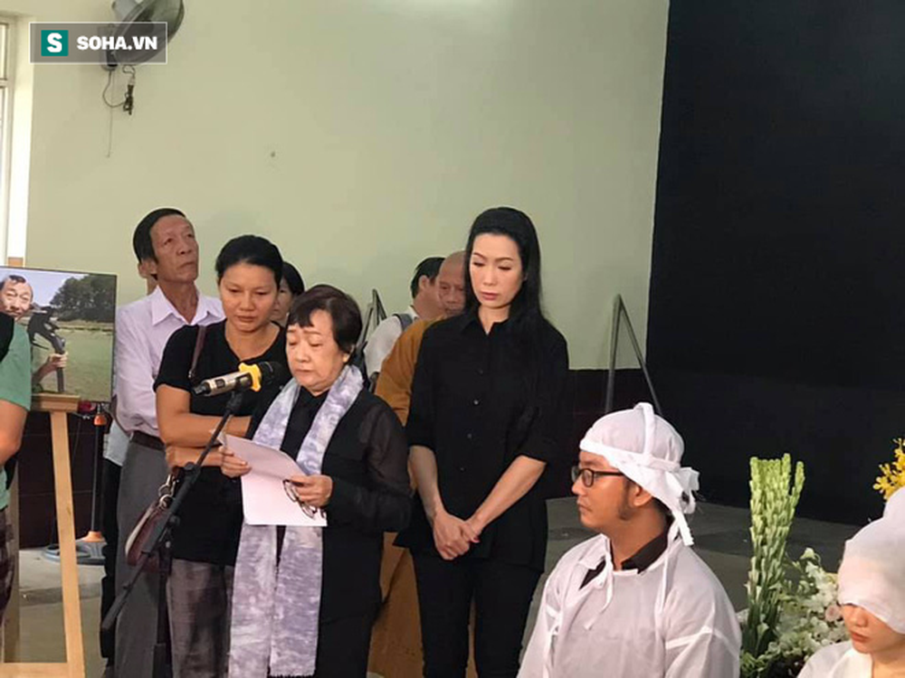 Vợ cũ, con gái, các nghệ sĩ đau đớn đưa tiễn Lê Bình về nơi an nghỉ cuối cùng - Ảnh 4.