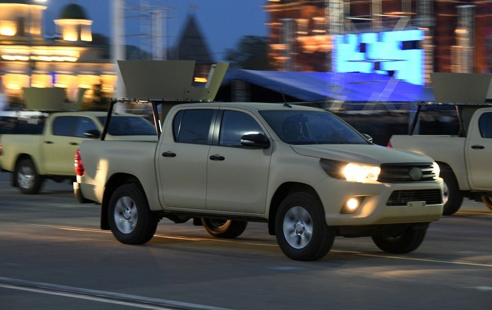 Bất ngờ lớn khi đặc nhiệm Nga cũng tin dùng chiến xa bán tải Toyota Hilux - Ảnh 1.