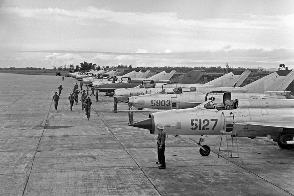 [Photo] Quân đội Việt Nam trong sự nghiệp giải phóng dân tộc - Ảnh 8.