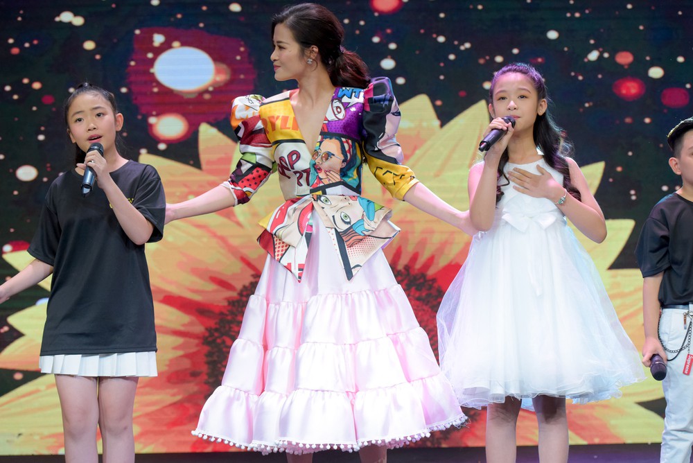 Trương Ngọc Ánh, Đông Nhi, Hoàng Yến Chibi cổ vũ tinh thần cho trẻ em bị ung thư - Ảnh 8.