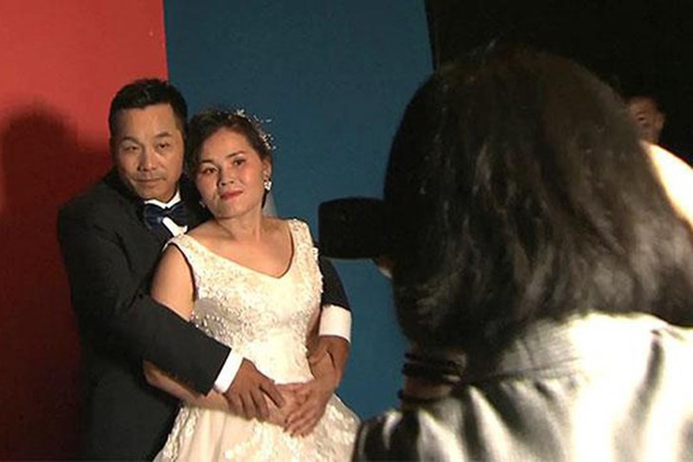 Câu chuyện cảm động đằng sau ảnh cưới của lao động nhập cư nghèo Trung Quốc - Ảnh 1.