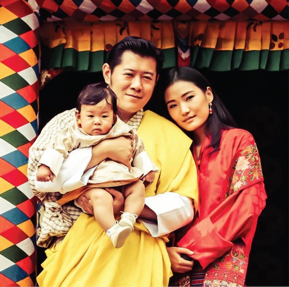 Vương quốc hạnh phúc Bhutan công bố hình ảnh mới nhất của hoàng tử bé khiến nhiều người ngỡ ngàng vì thay đổi quá nhiều - Ảnh 1.