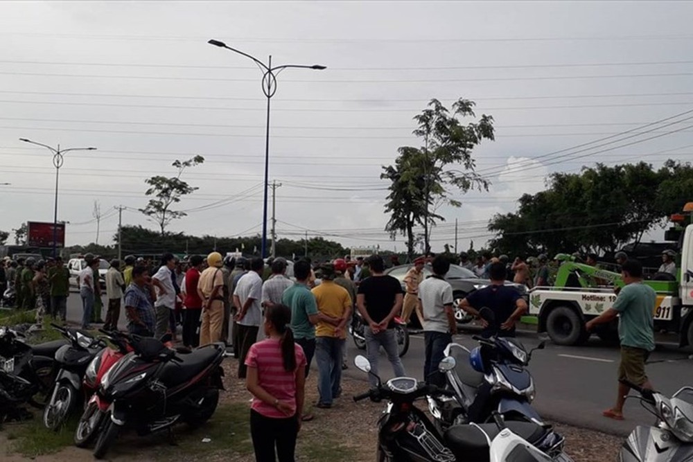 Vụ nhóm người xăm trổ bao vây xe: Cuộc đời làm công an tôi chưa bao giờ thấy cảnh này - Ảnh 1.