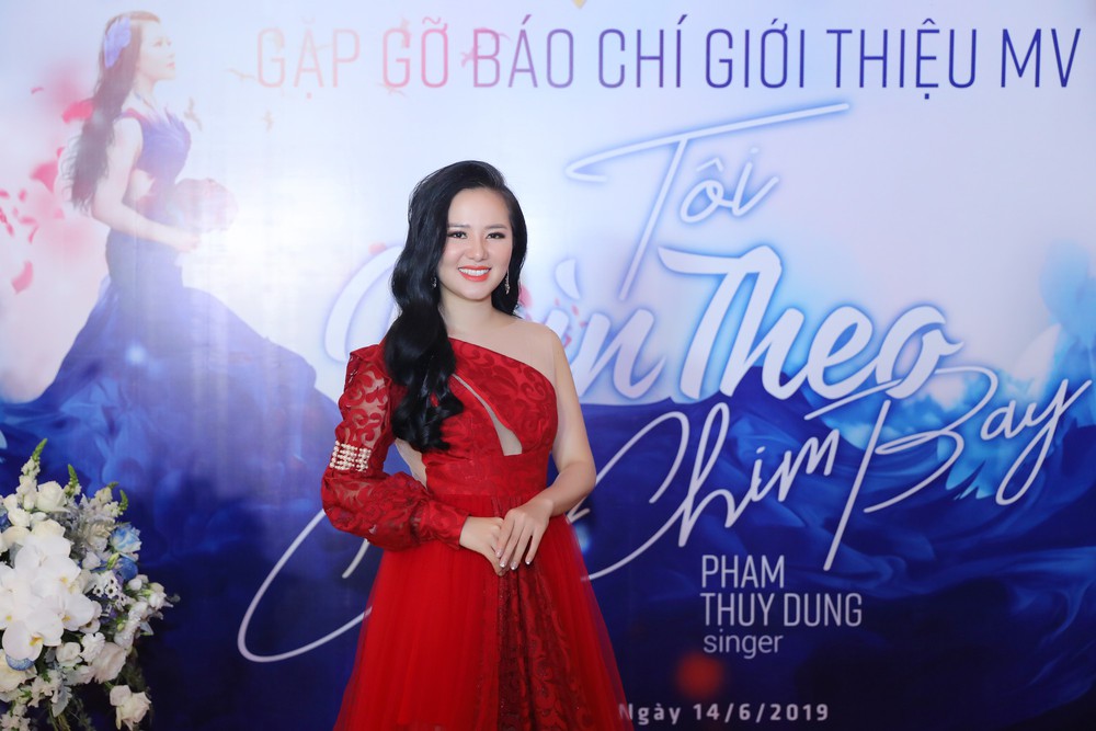 Ca sĩ Phạm Thùy Dung: Anh Nam bảo với tôi anh miễn nhiễm với gái đẹp rồi - Ảnh 1.