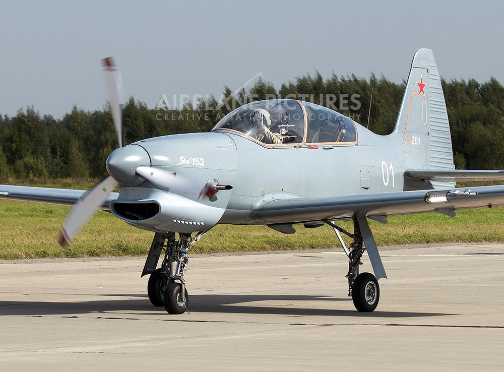 [ẢNH] Yak-152, sự thay thế hoàn hảo cho lão tướng Yak-52 - Ảnh 3.