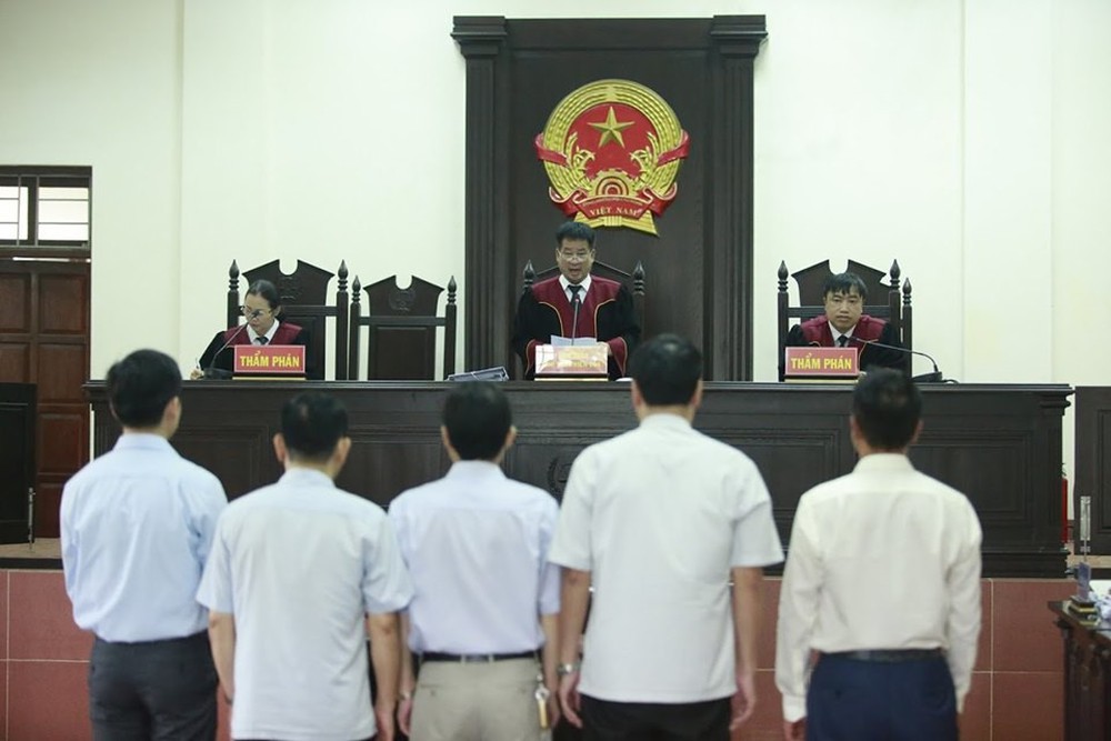 Tuyên phúc thẩm vụ án chạy thận Hoà Bình: Hoàng Công Lương 30 tháng tù, giám đốc Thiên Sơn hưởng án treo - Ảnh 3.