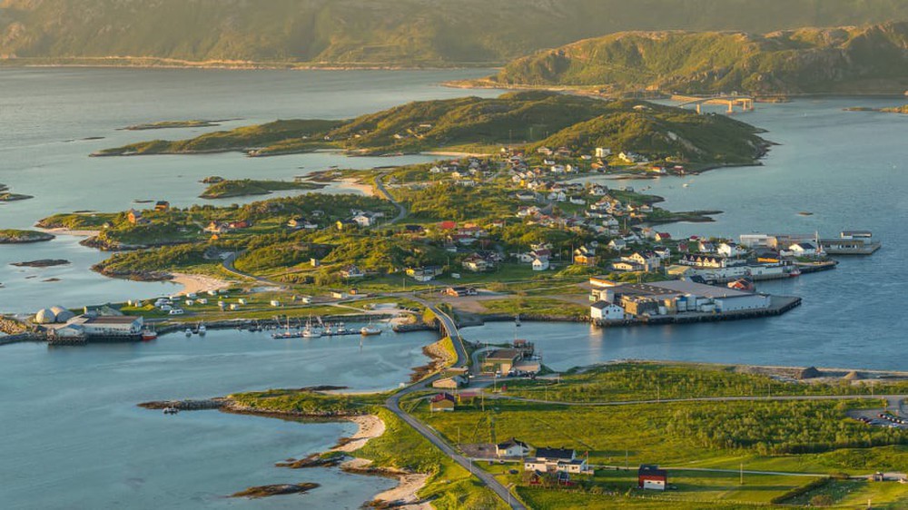 Đảo Na Uy muốn trở thành nơi đầu tiên trên thế giới không có thời gian - Ảnh 1.
