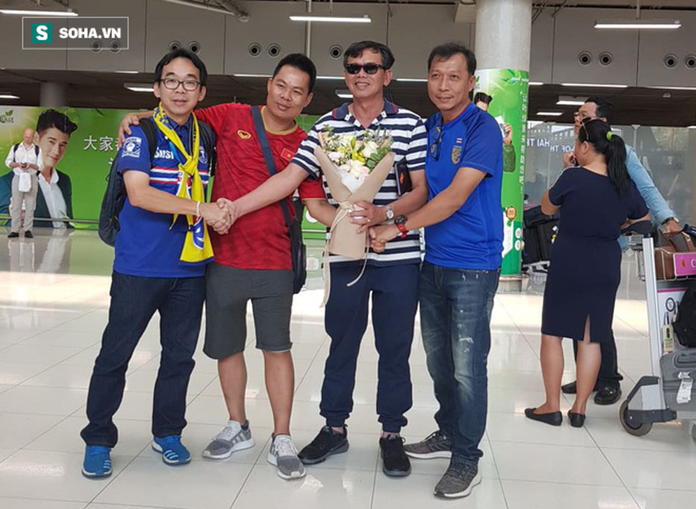 CĐV Việt Nam gửi thông điệp ý nghĩa tới Thái Lan trước trận khai màn King' Cup