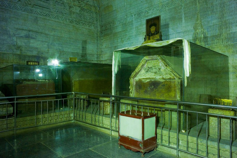 Lăng mộ Khang Hi và 3 lần bốc cháy khó hiểu, lần đầu tiên khiến Từ Hi Thái hậu thất kinh - Ảnh 3.