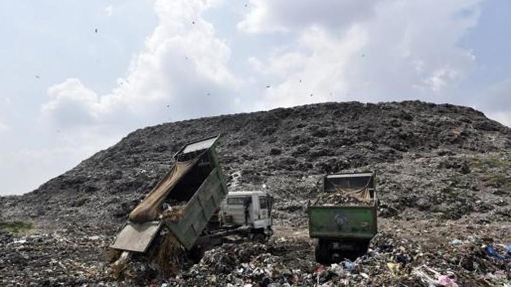 Ám ảnh những bãi rác khổng lồ chất cao như núi khắp nơi trên thế giới, có chỗ cao hơn 65 mét, rộng hơn 40 sân bóng đá - Ảnh 1.