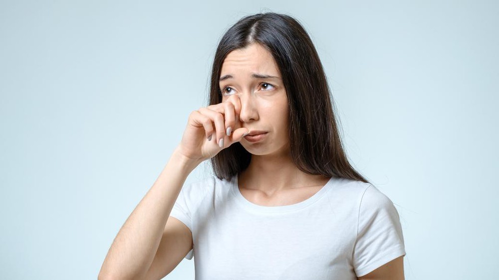 Lý do mắt chúng ta sưng đỏ sau khi khóc và cách khắc phục - Ảnh 1.