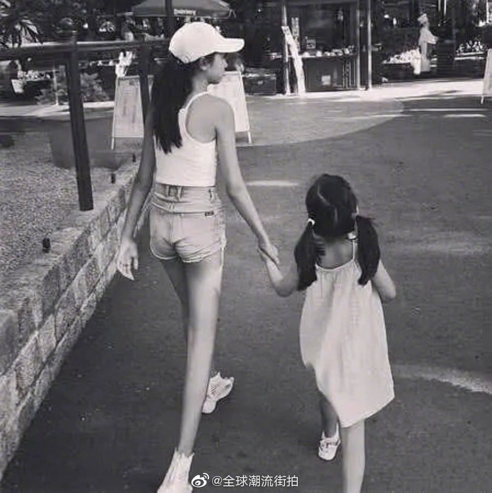 Kiều nữ 14 tuổi nhà ông hoàng phim 18+ Hong Kong gây sốt: Cao 1m8, chân dài miên man không có đối thủ - Ảnh 7.