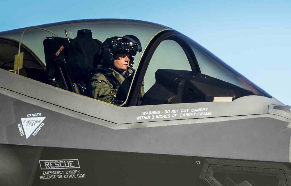 Gót chân Achilles biến máy bay chiến đấu tàng hình F-35 trở thành con mồi trước S-400? - Ảnh 1.