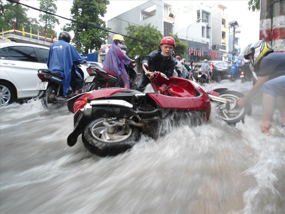 Vì sao nơi cao nhất TPHCM lại thành “rốn ngập? - Ảnh 1.