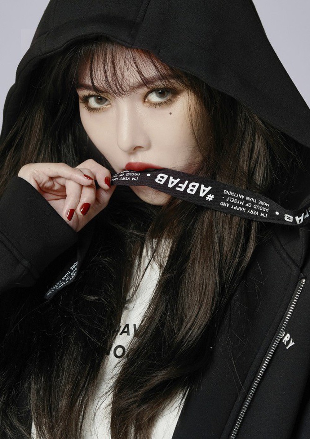 HyunA bị chỉ trích vì ăn mặc, tạo dáng phản cảm tại lễ hội - Ảnh 9.