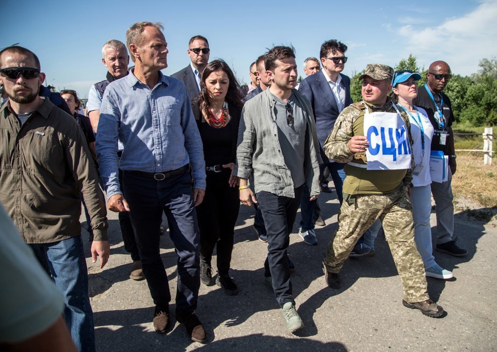 Chuyên gia Nga: Đại thắng trước đảng chiến tranh, chính quyền tân TT Ukraine liệu có gan xử lý Donbass? - Ảnh 3.