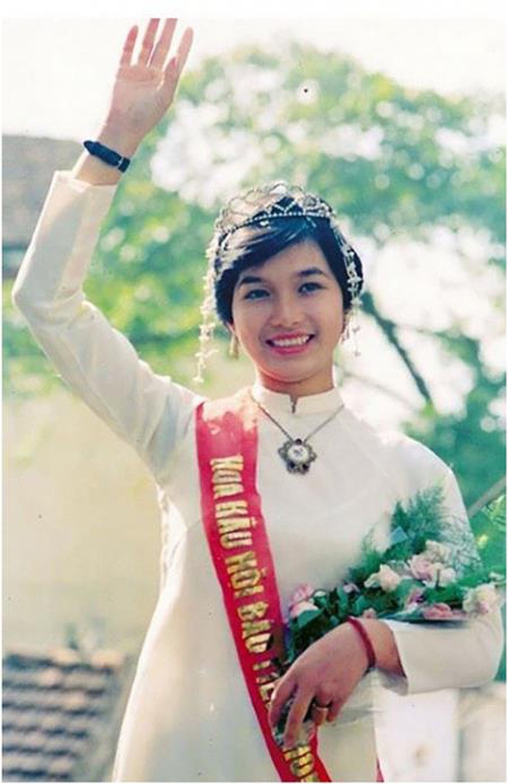 Hoa hậu cao 1m57: Đi khắp 5 châu để cuối cùng chọn một người đàn ông thuần Việt, sống cuộc đời bình thường tối tối nấu cơm phục vụ chồng con - Ảnh 1.