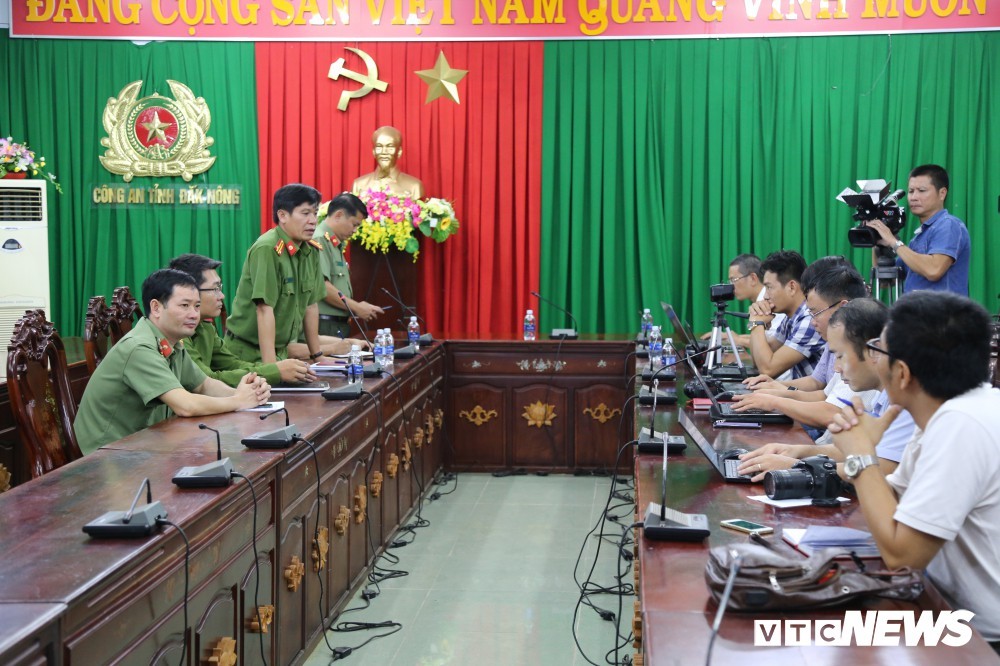 Đường dây sản xuất xăng dầu giả của đại gia Trịnh Sướng: Bắt nghi can chạy án - Ảnh 1.