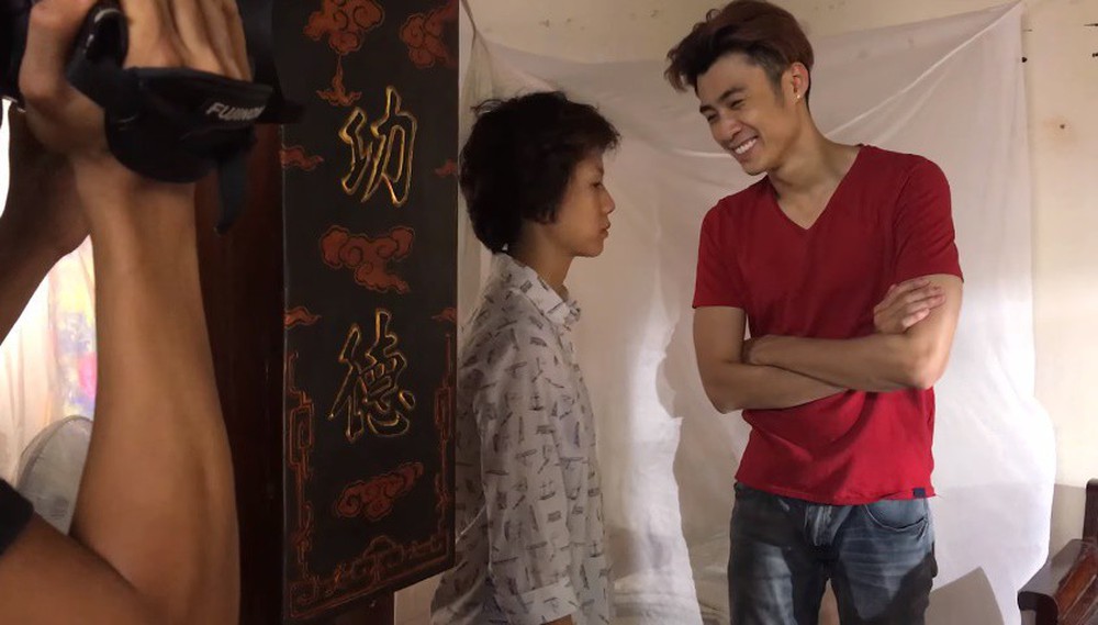 Con trai cô bán hoa phim Về nhà đi con: Cảnh sờ soạng Ánh Dương tôi phải thực hiện thật và mạnh tay - Ảnh 1.