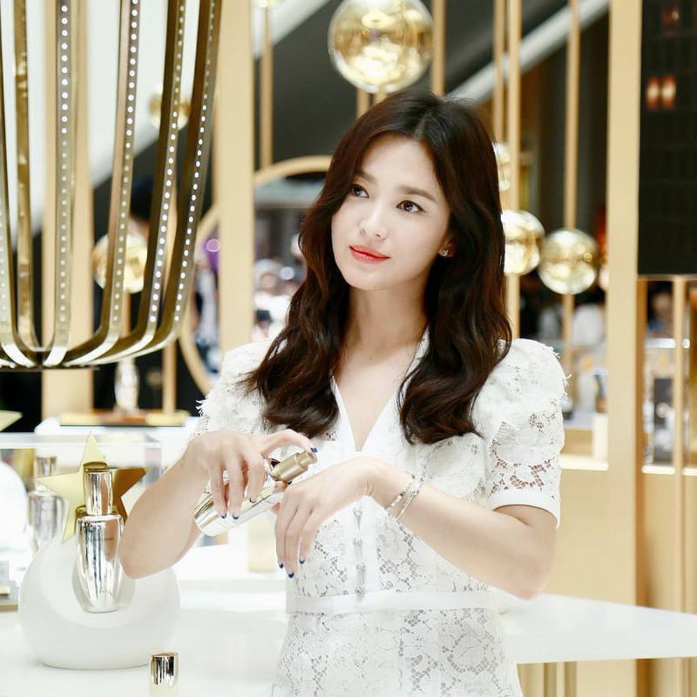 Clip đưa Song Hye Kyo lên top 1 tin hot nhất Hàn: Nhờ 1 câu nói của fan, mỹ nhân nở nụ cười đầu tiên giữa bão ly hôn - Ảnh 4.
