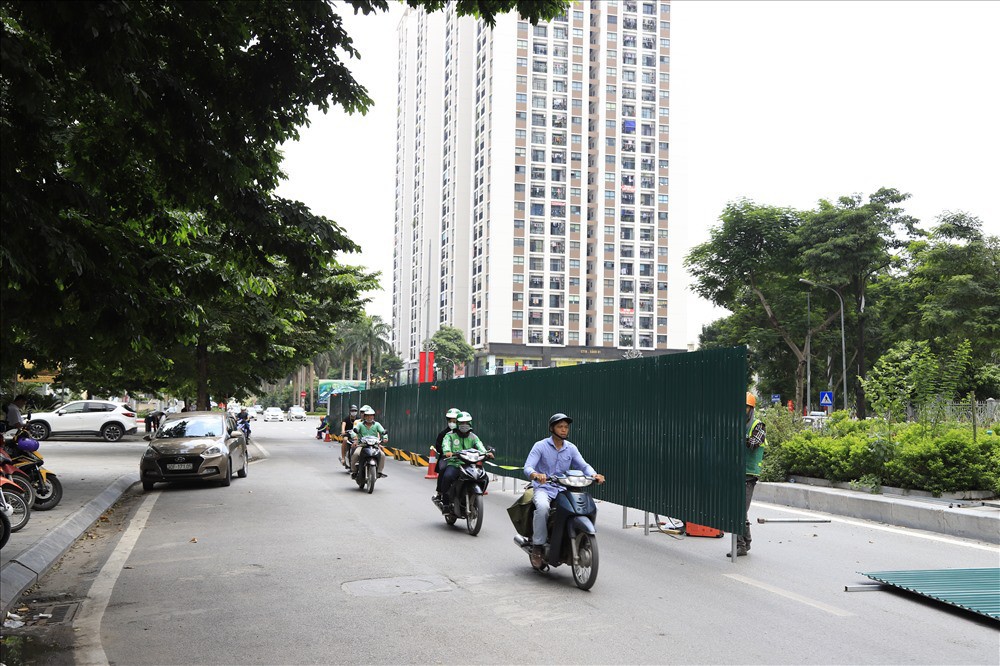 Rào chắn nhiều tuyến đường Hà Nội để xây Thánh đường tốc độ F1 - Ảnh 9.