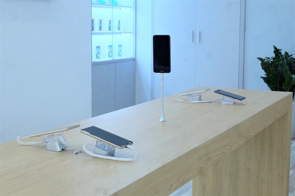 Bên trong tổ hợp dịch vụ khách hàng Bphone Store vừa ra mắt ở Hà Nội - Ảnh 3.