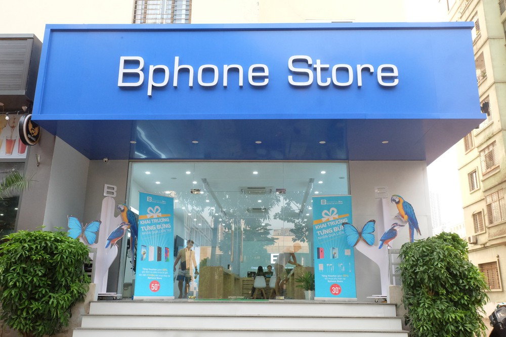 Bên trong tổ hợp dịch vụ khách hàng Bphone Store vừa ra mắt ở Hà Nội - Ảnh 1.