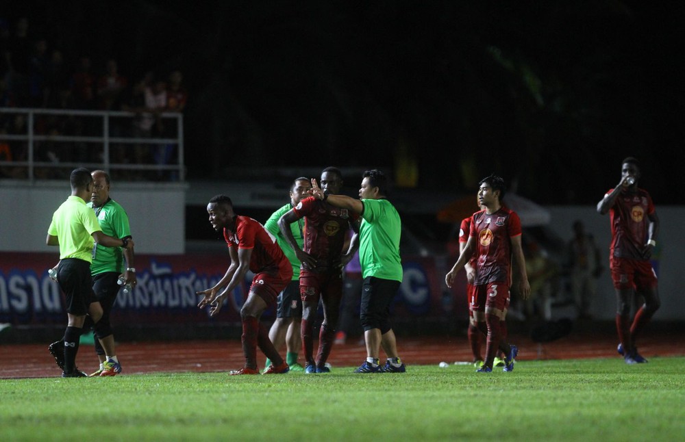 Thai League có biến lớn, xảy ra scandal từng là nỗi hổ thẹn của V.League