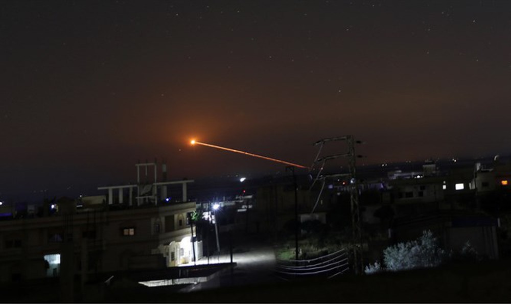 Syria bắn hạ tên lửa tấn công địa bàn đặt hệ thống S-300, S-400 Nga sẵn sàng khai hỏa - Ảnh 10.