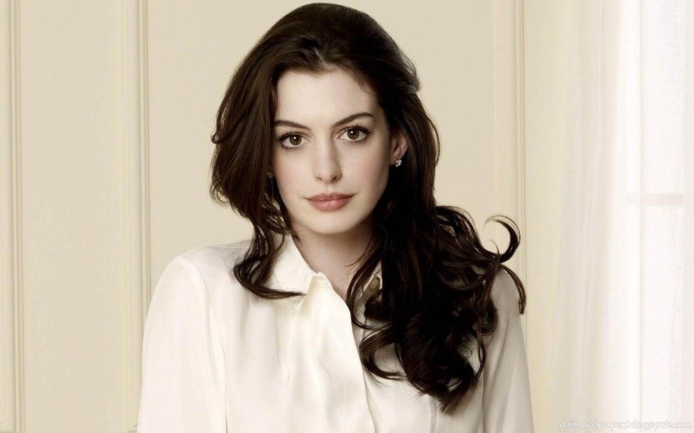 Anne Hathaway: Extreme beauty but difficult love, having to fight to have children - Photo 1.
