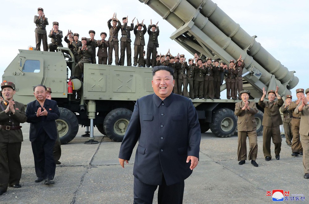 Triều Tiên khoe ảnh vũ khí phòng thủ cực khủng - Ảnh 2.