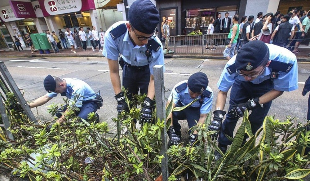 Hong Kong: Vì sao súng nổ? - Ảnh 4.
