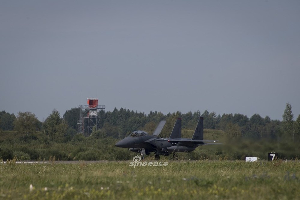 Mỹ gây áp lực cực lớn lên Nga khi triển khai F-15E cách biên giới chỉ 230 km - Ảnh 14.