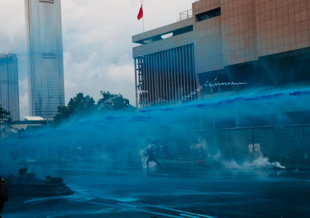 Rạng sáng nay, cảnh sát vũ trang và công an Trung Quốc tiếp tục dồn quân về sát Hồng Kông - Ảnh 3.