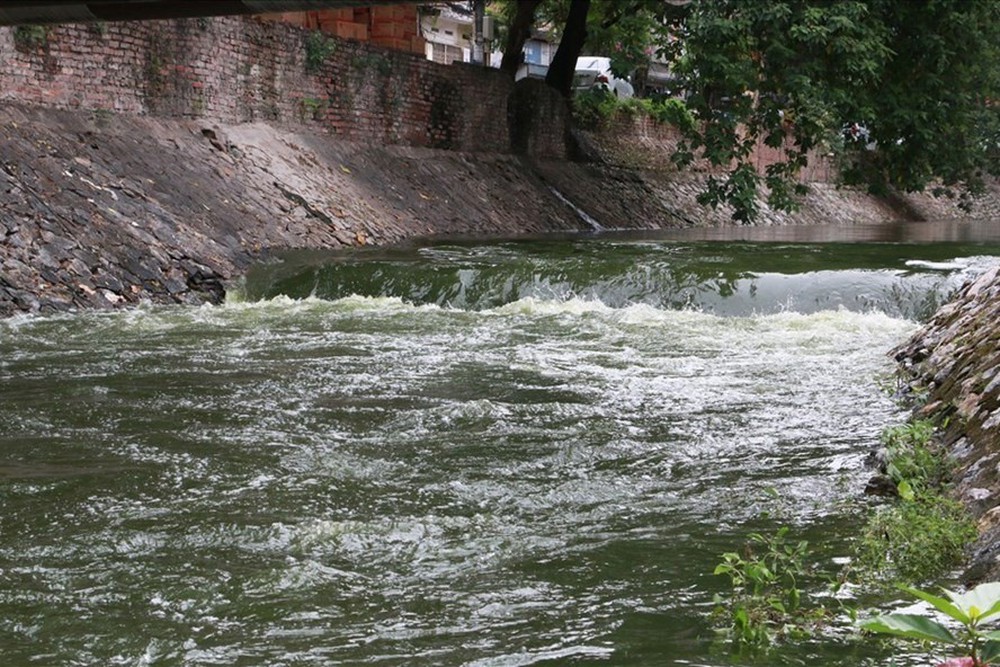 Mưa lớn kéo dài có ảnh hưởng đến dự án làm sạch sông Tô Lịch?