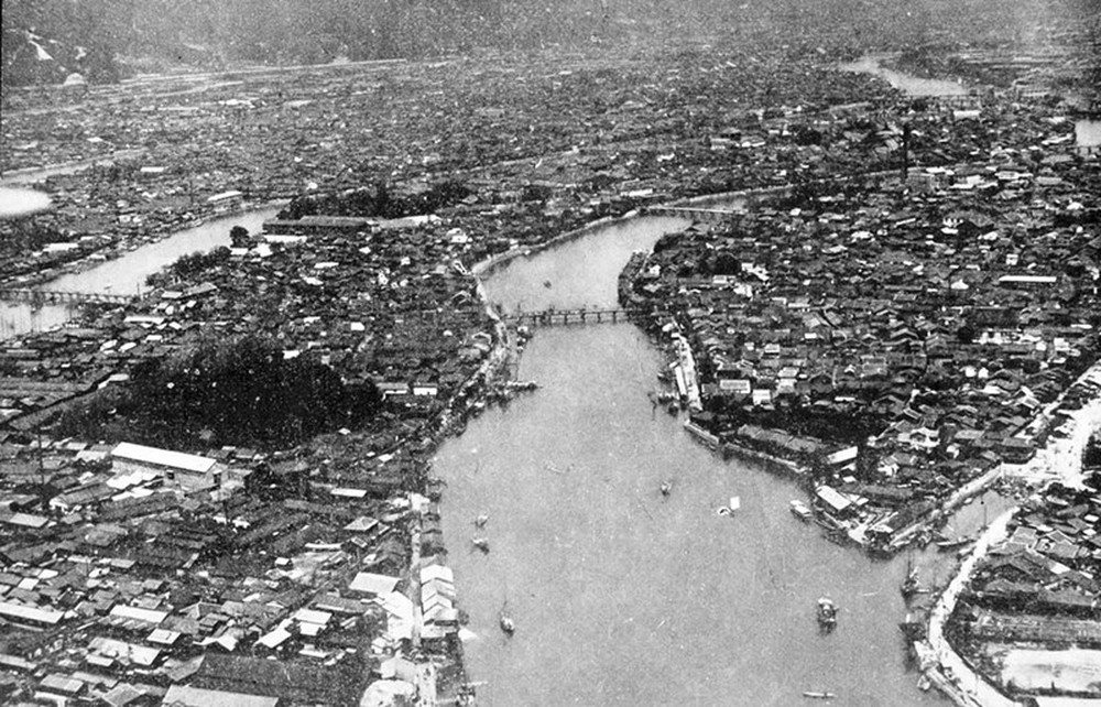 Ám ảnh cảnh trái ngược nhau ở Hiroshima trước và sau khi bị ném bom - Ảnh 4.