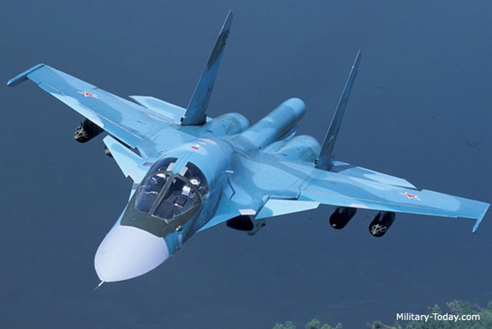 Cận cảnh thiệt hại của Thú mỏ vịt Su-34 sau vụ va chạm trên bầu trời Lipetsk - Ảnh 4.