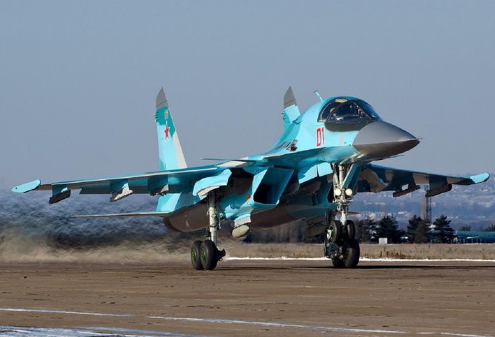 Cận cảnh thiệt hại của Thú mỏ vịt Su-34 sau vụ va chạm trên bầu trời Lipetsk - Ảnh 8.