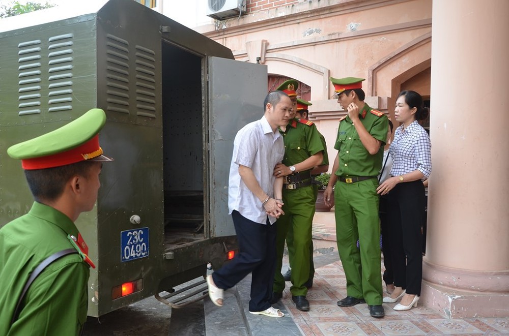Hà Giang xét xử gian lận điểm thi THPT 2018: Vắng 122 người, LS đề nghị xem xét tính hợp pháp của thư triệu tập - Ảnh 6.
