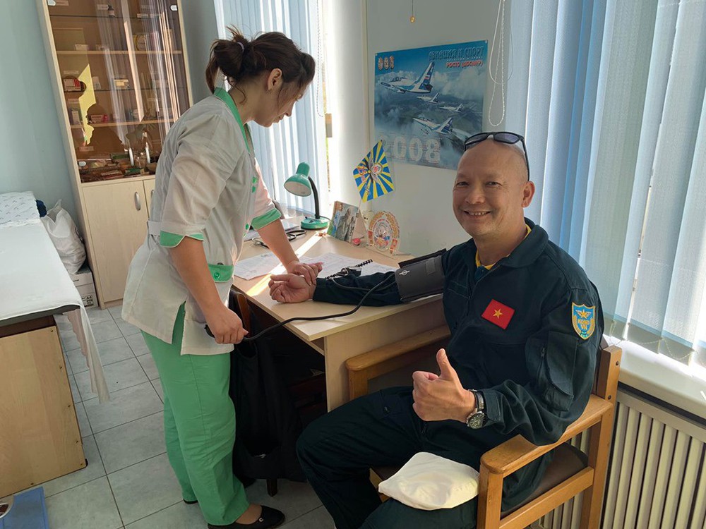 Đội biểu diễn Rus nổi tiếng Nga tổ chức ban bay chưa từng có cho 5 phi công KQ Việt Nam - Ảnh 6.