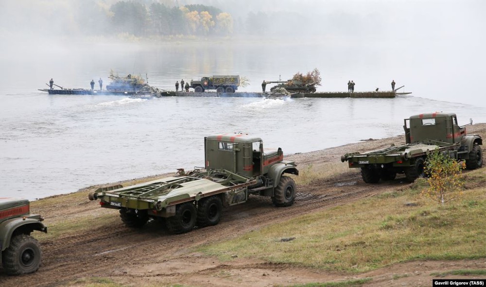 Cận cảnh màn dương oai diễu võ của Nga và đồng minh khiến NATO ớn lạnh - Ảnh 12.
