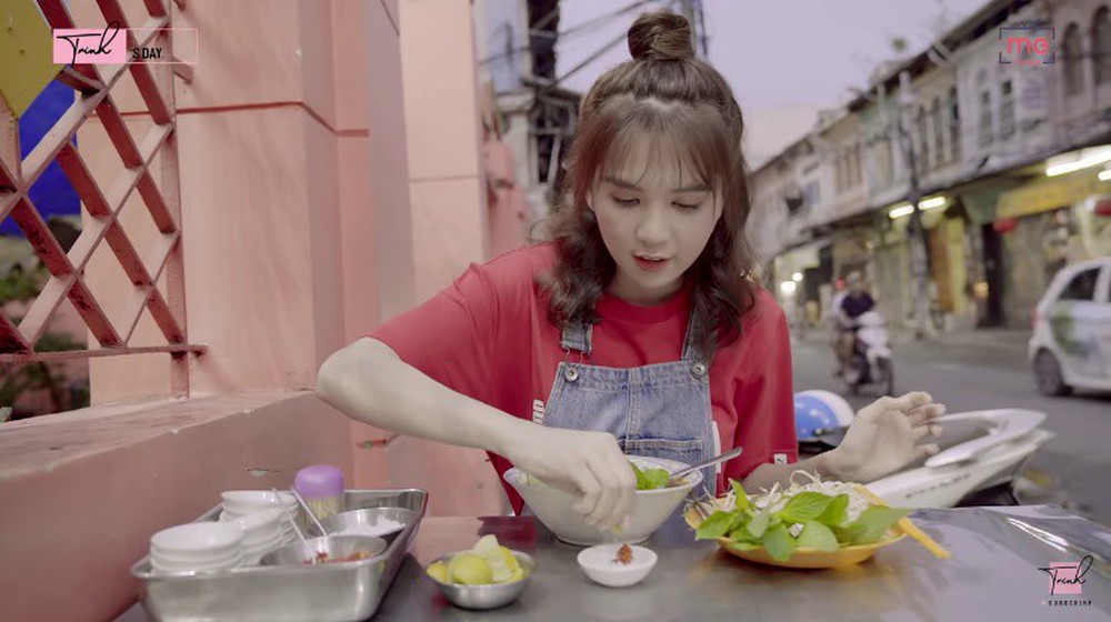 Nhiều người nói Ngọc Trinh giàu mà số zách, ở nhà triệu đô, đi xe tiền tỉ, nhưng từ ngày làm vlog mới biết hóa ra ăn uống lại “ngược đời” tới vậy - Ảnh 3.