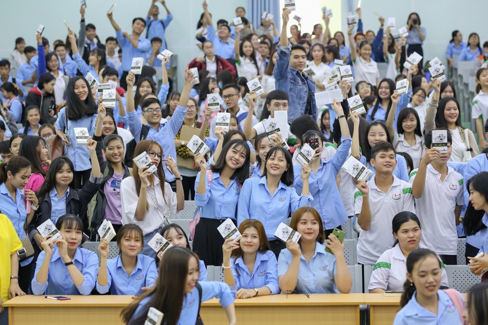 Hoa hậu Hà Kiều Anh: Điều quý giá nhất trên đời là tri thức - Ảnh 2.