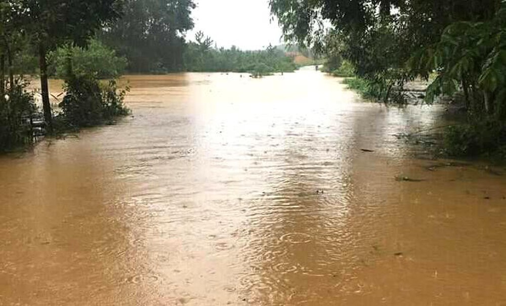 Hà Tĩnh: Thủy điện xả lũ kết hợp mưa lớn khiến hàng loạt xã, huyện bị ngập nặng - Ảnh 3.