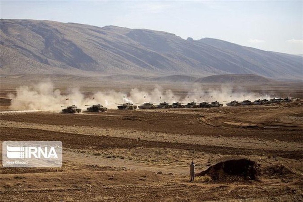 Báo Nga: Iran tập trận bằng xe tăng vỏ Anh, ruột Nga có sức mạnh tương đương T-90A? - Ảnh 6.