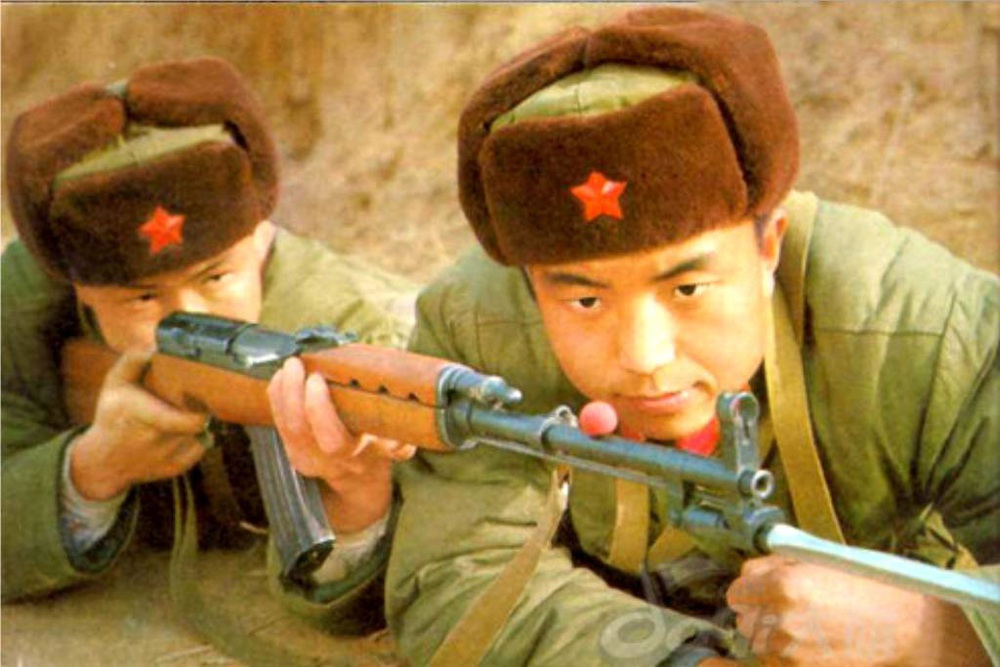 Súng trường tấn công mới của Trung Quốc: Biến thể súng AK từng là hòn đá lót đường? - Ảnh 3.