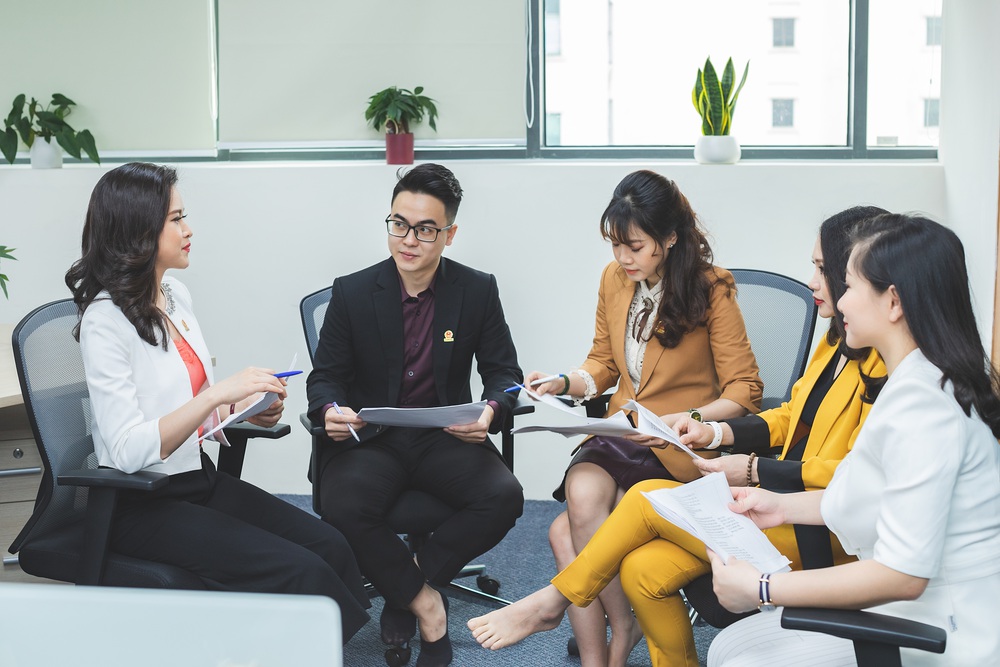 BTV Khánh Ly tất bật chuẩn bị chương trình cho Tết Canh Tý 2020 - Ảnh 5.
