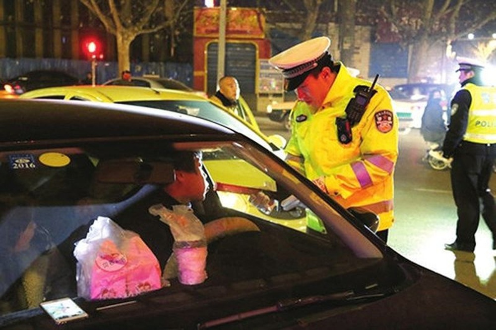 Phạt nặng tài xế lái xe sau khi uống rượu bia: Chuyện đâu chỉ ở Việt Nam - Ảnh 3.